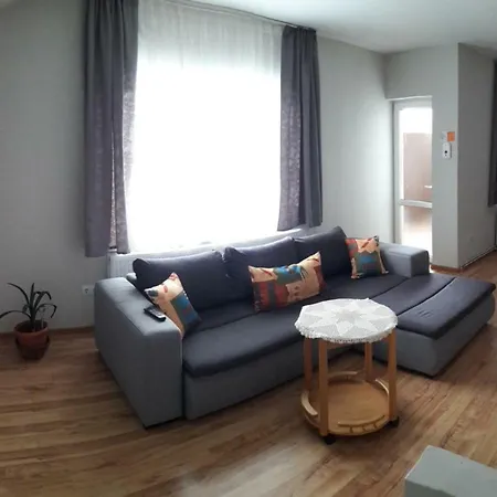 Theresia Apartment *